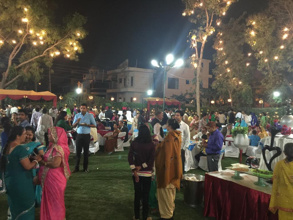 Hotel Ekant Faridabad Exteriör bild