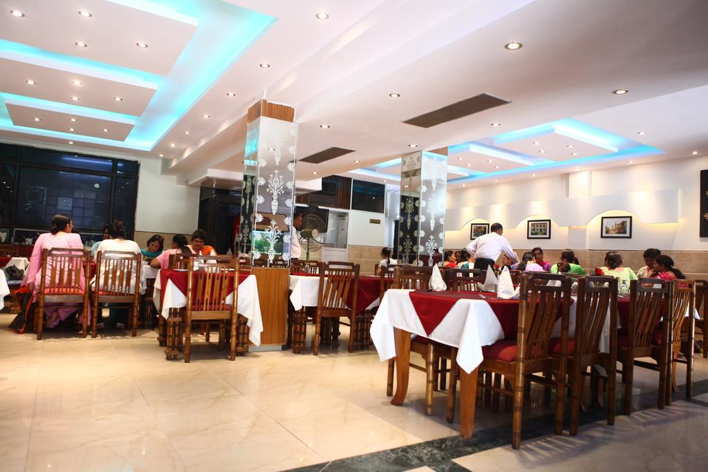 Hotel Ekant Faridabad Exteriör bild