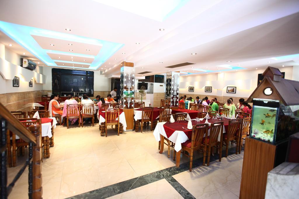 Hotel Ekant Faridabad Exteriör bild