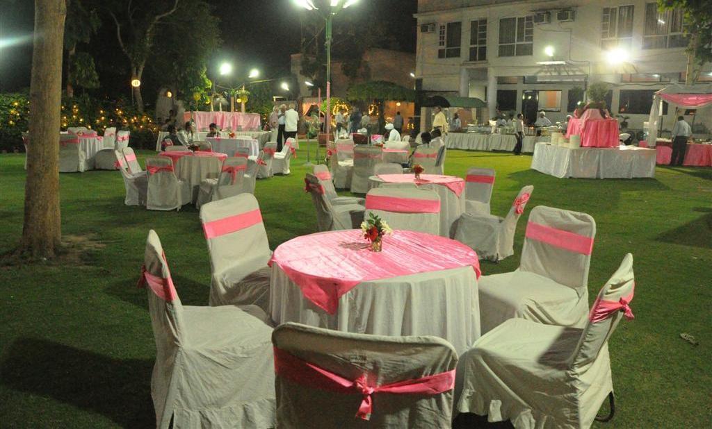 Hotel Ekant Faridabad Exteriör bild