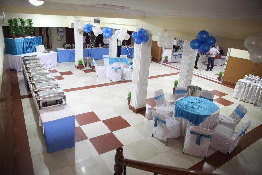 Hotel Ekant Faridabad Exteriör bild