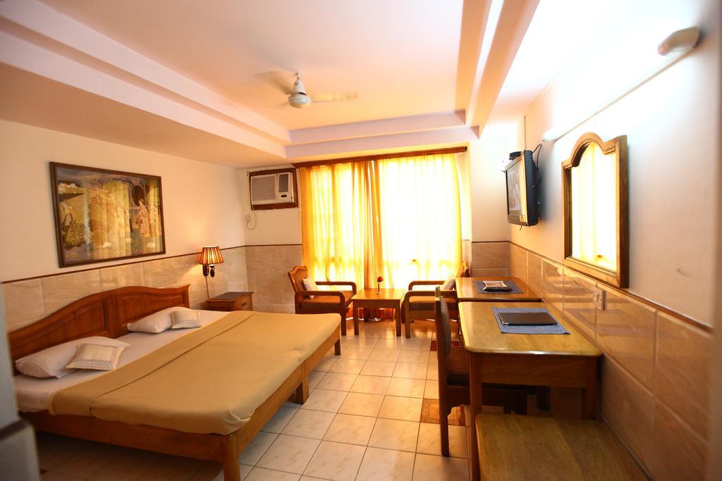 Hotel Ekant Faridabad Exteriör bild
