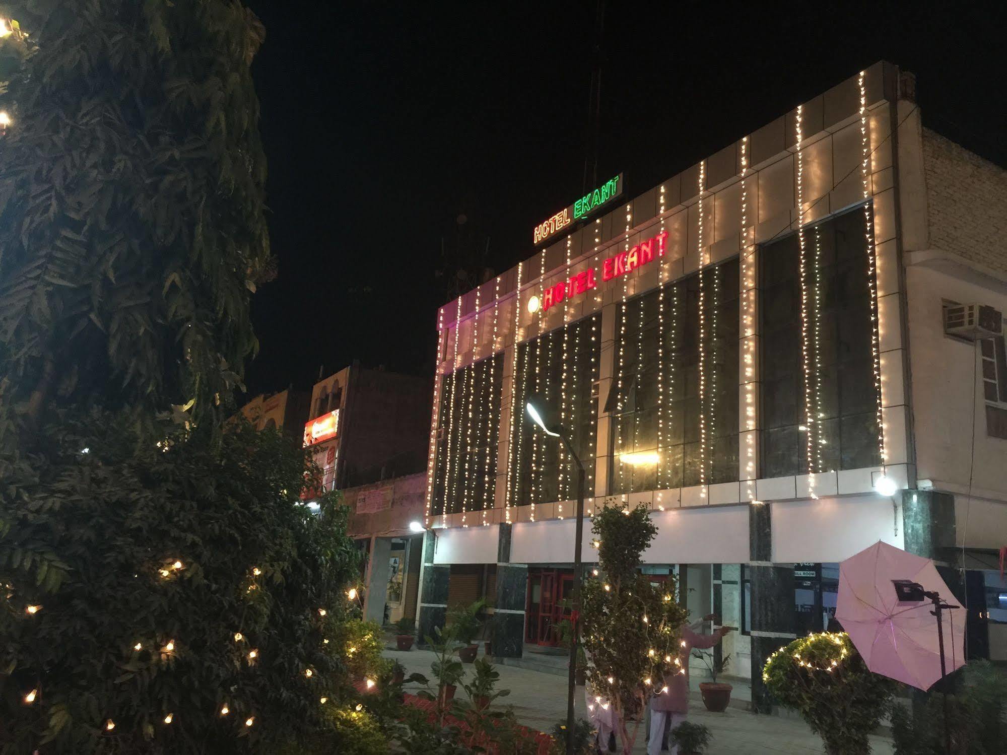 Hotel Ekant Faridabad Exteriör bild