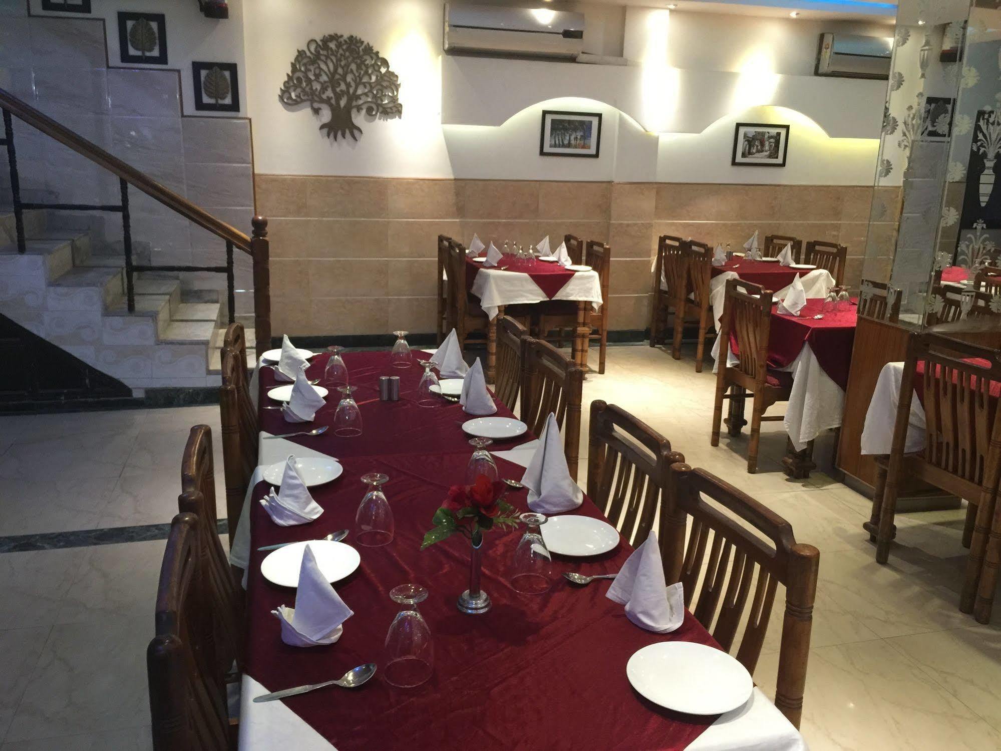 Hotel Ekant Faridabad Exteriör bild
