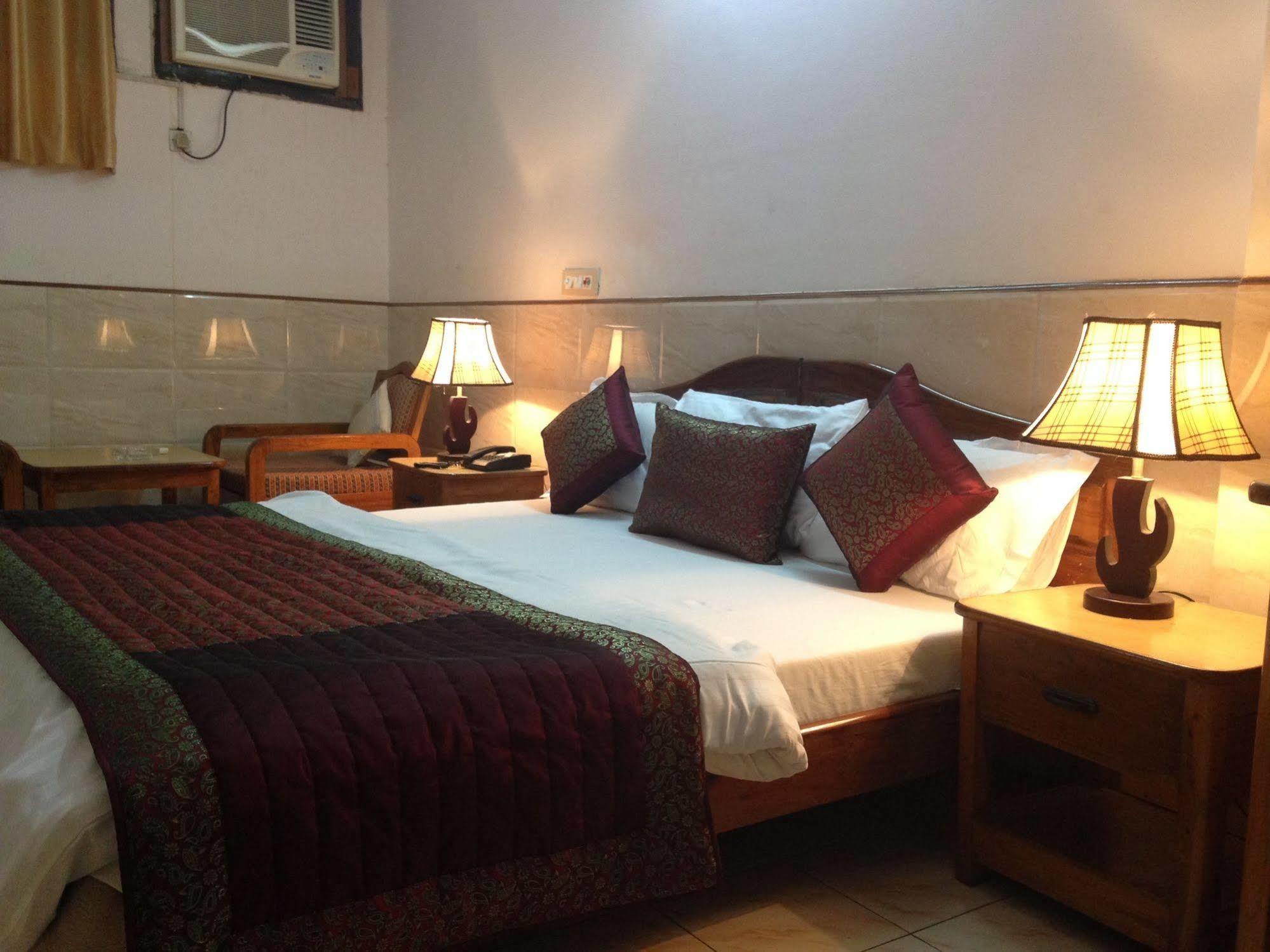 Hotel Ekant Faridabad Exteriör bild