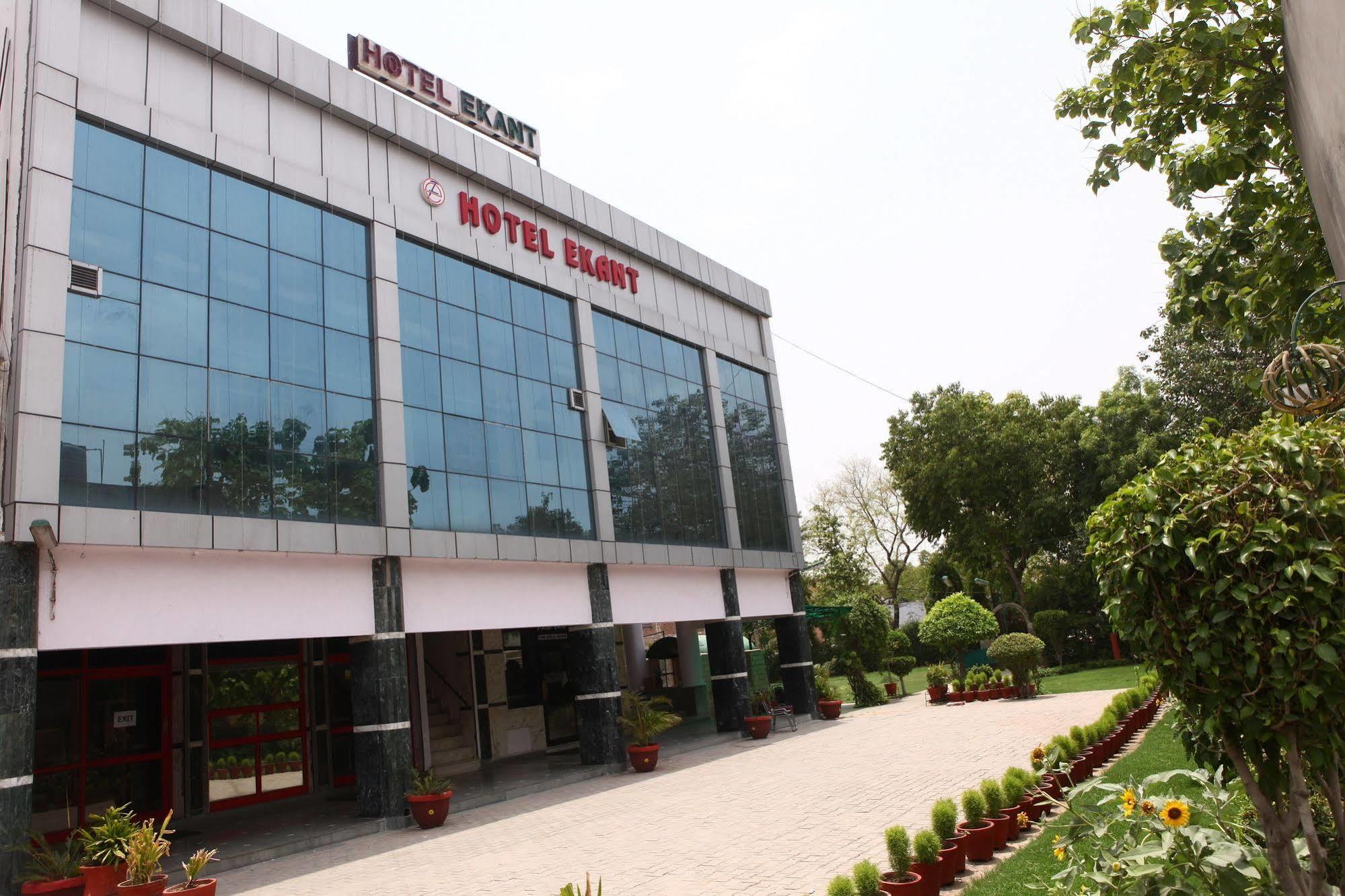 Hotel Ekant Faridabad Exteriör bild